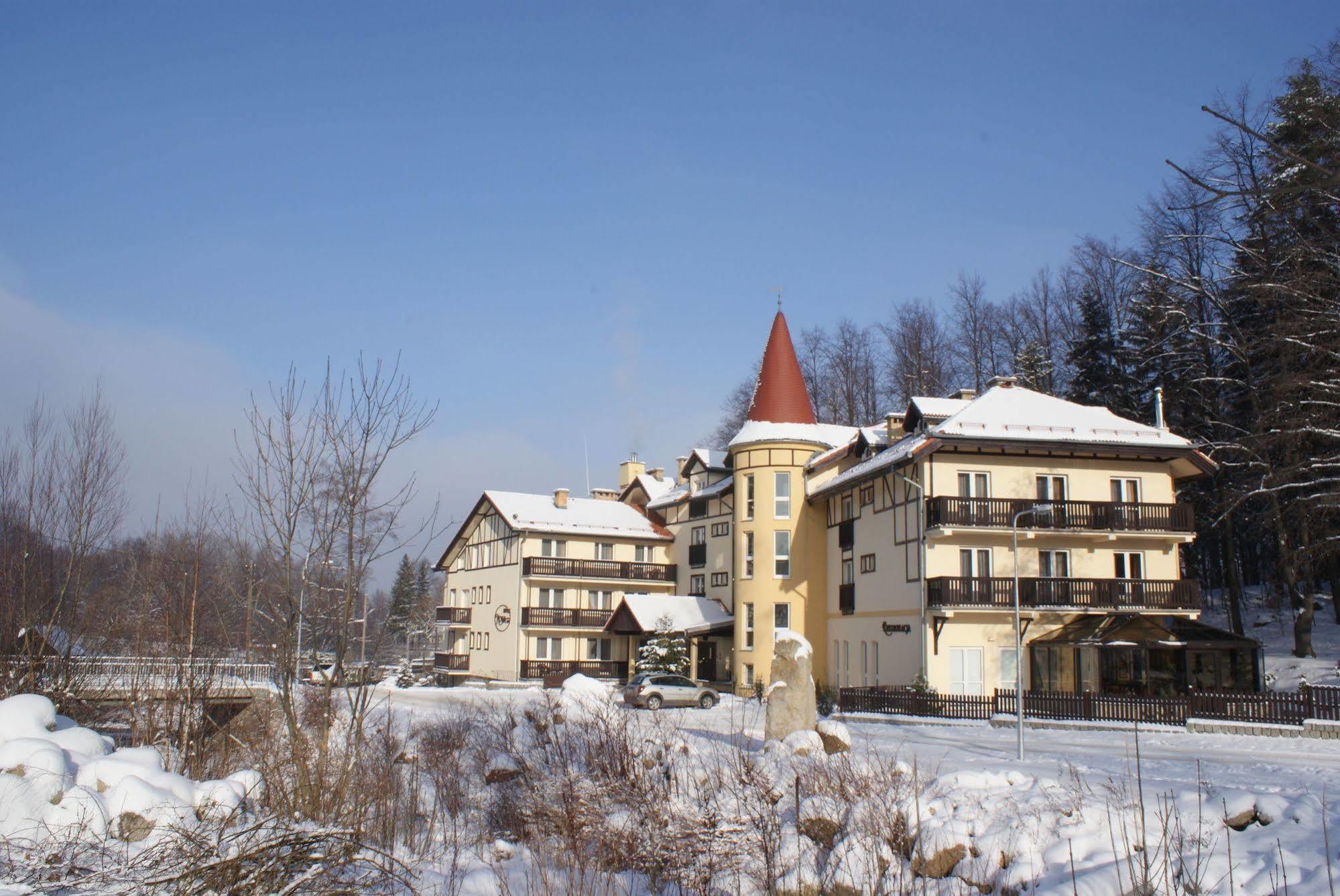 Nowa - Hotel